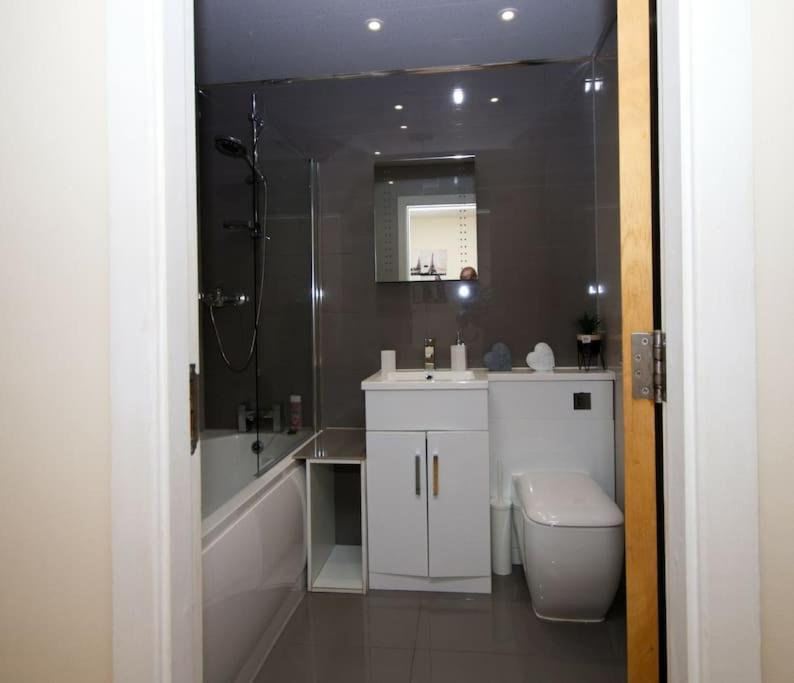 Alluring 2 Bedroom Leeds City Centre Apartment- Self Check-In,Balconied Apartment Exteriör bild